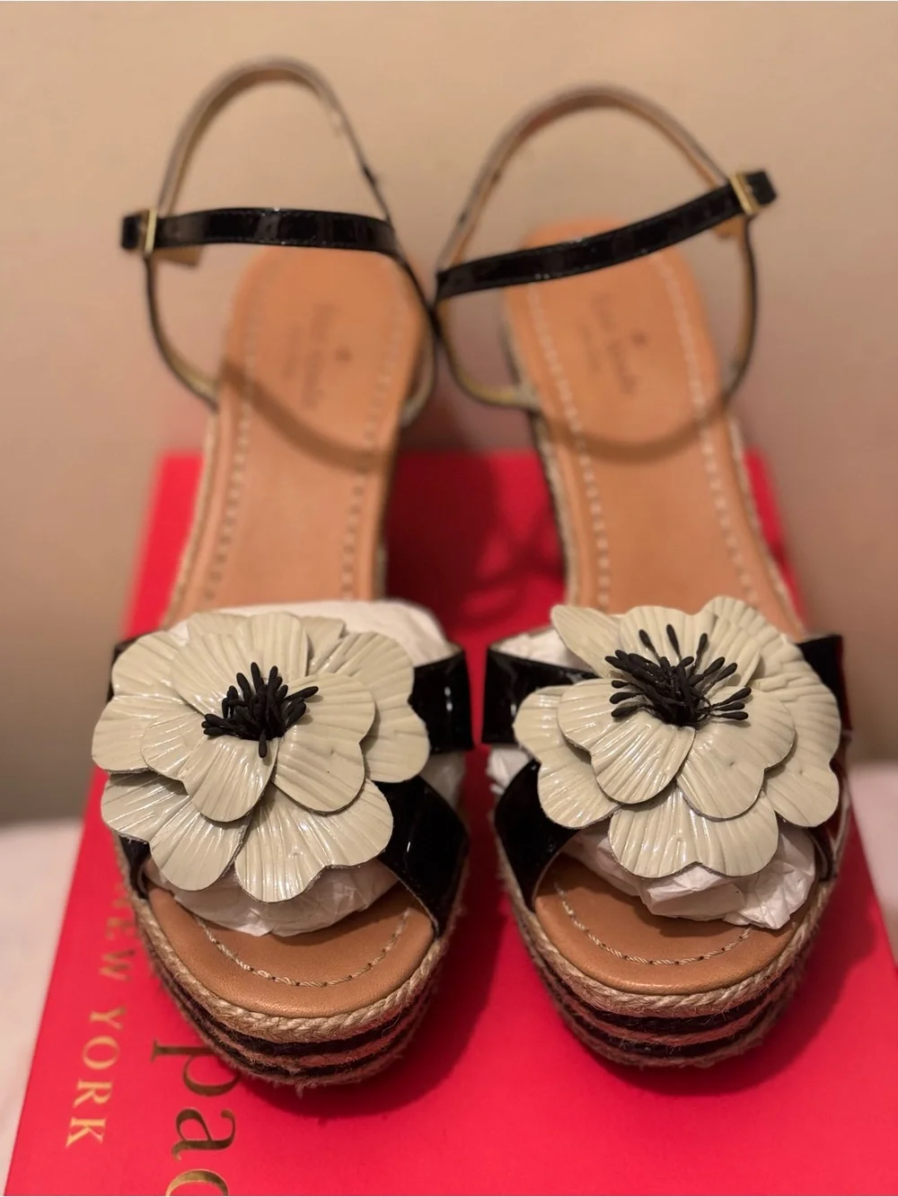 Vintage 2011 Kate Spade Darling Flower Wedge Espadrille Sandals Black Patent EUC